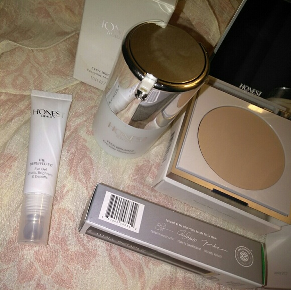 Honest Beauty and W3ll People cosmetics - Picture 2 of 5